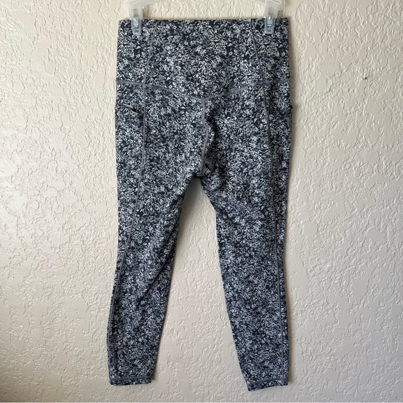 Athleta Salutation Stash Pocket II 7/8 Tight Size Small - Picture 7 of 11